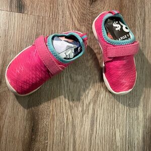 Toddler water shoes 6C